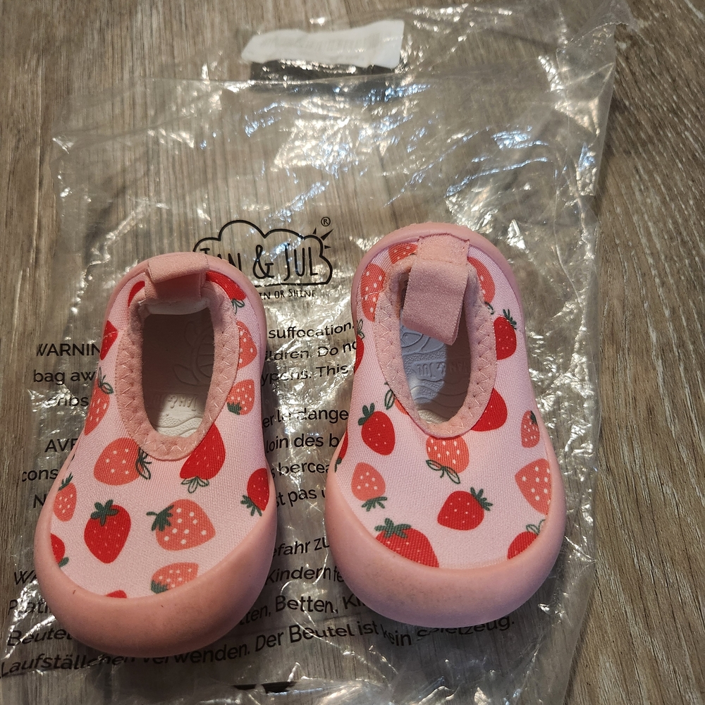 Baby Pink Strawberry Print Water Shoes — Slip-On Beach & Pool
